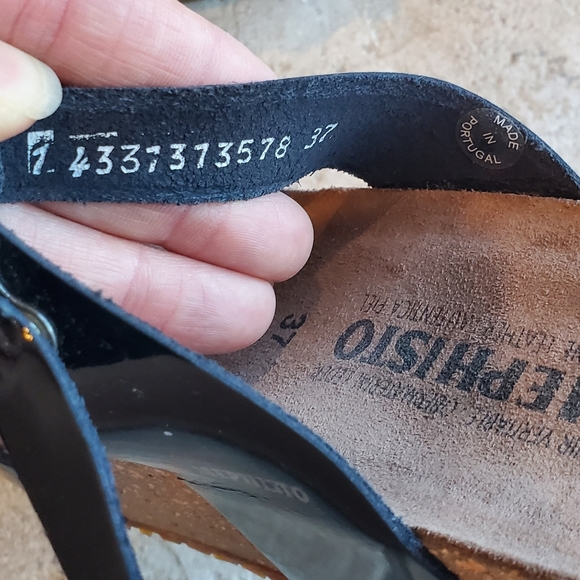 Mephisto Jeweled Patent Leather Wedges Sz 37 - Picture 9 of 9